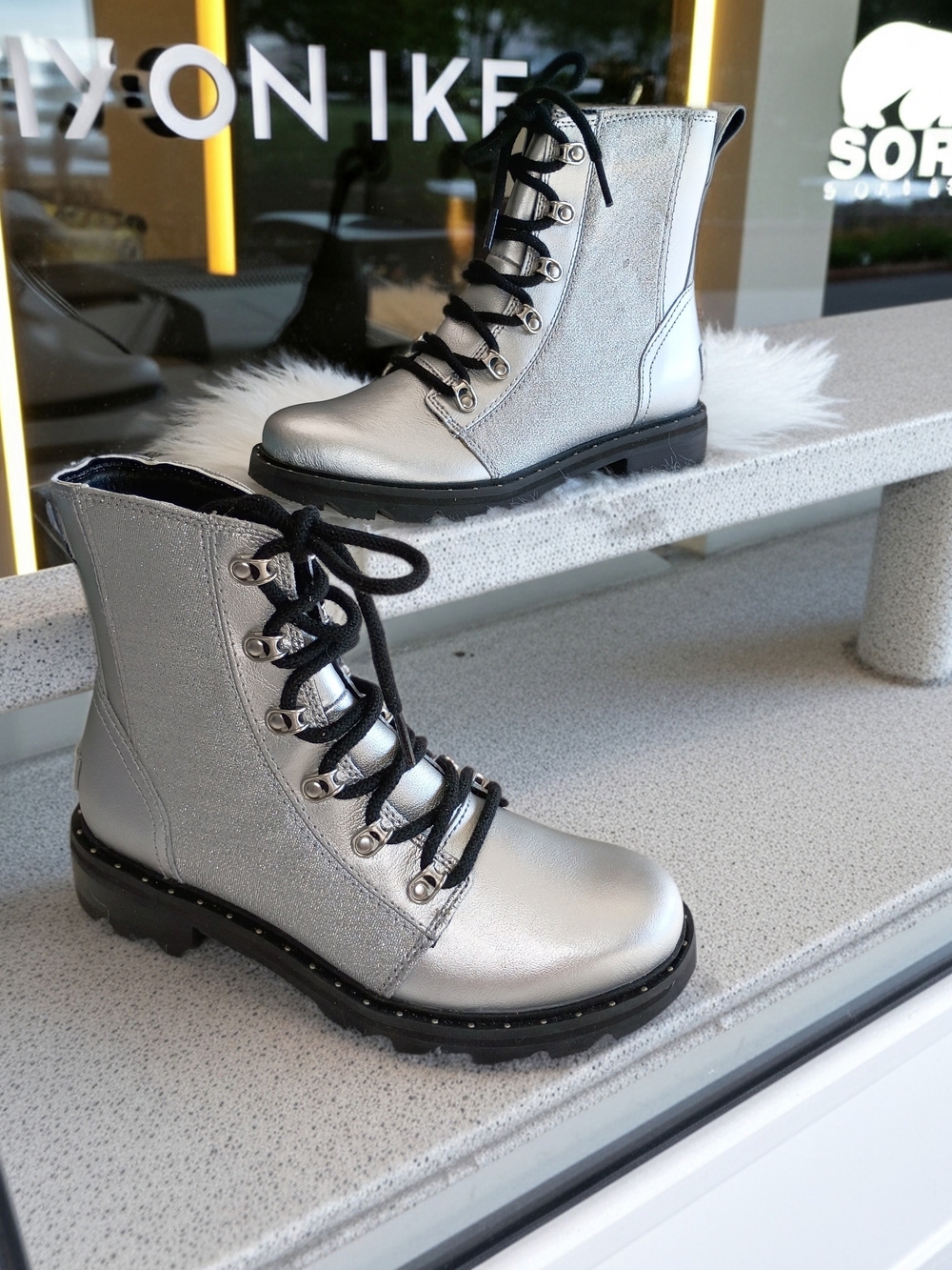 New Sorel Lennox Metallic Silver Lace-Up Combat Boots with Black Laces 7.5